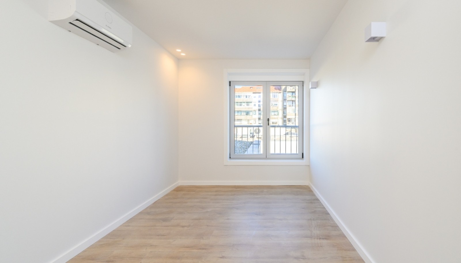 New apartment with balcony, for sale, in Porto, Portugal_307971