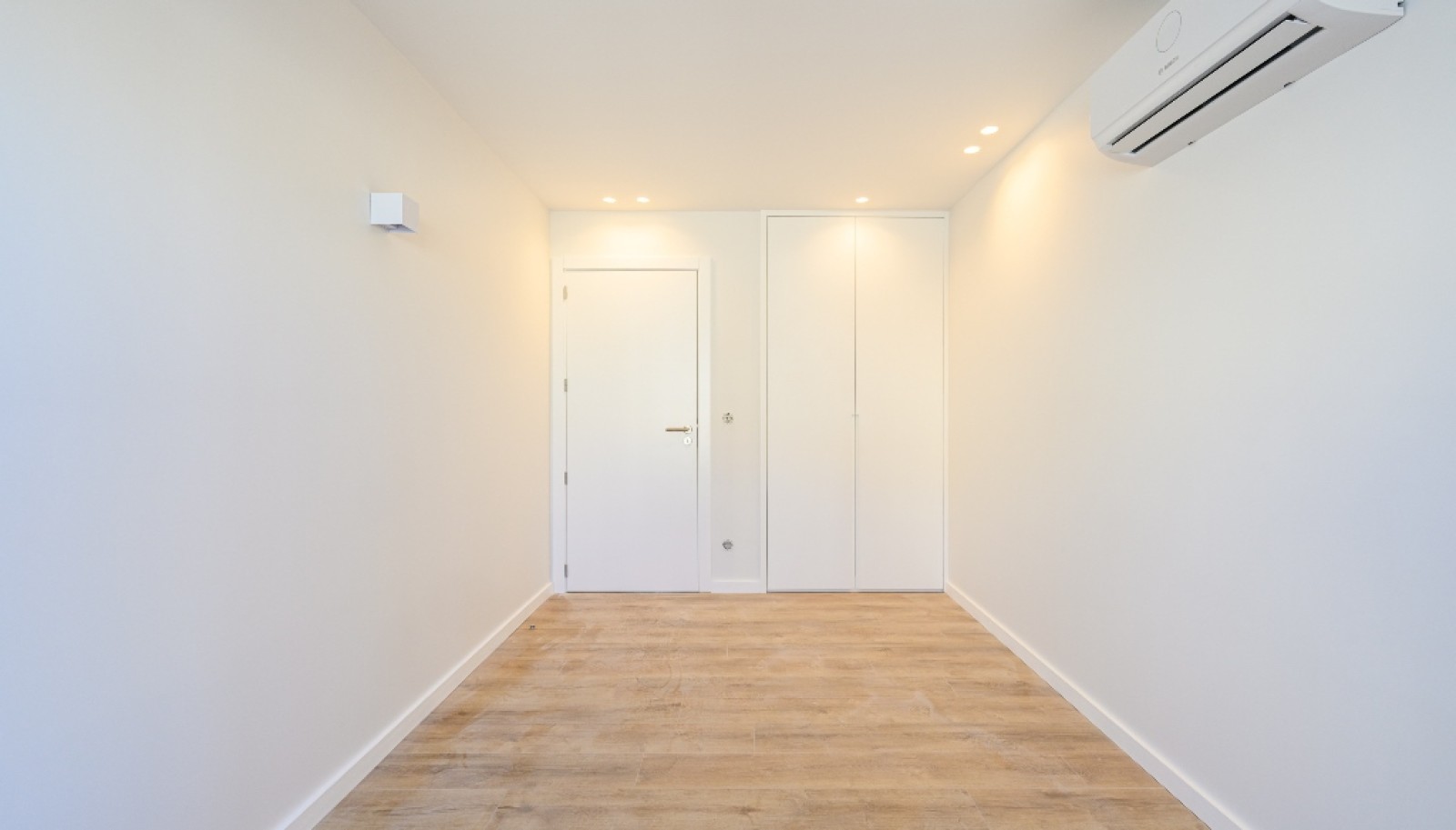 New apartment with balcony, for sale, in Porto, Portugal_307972