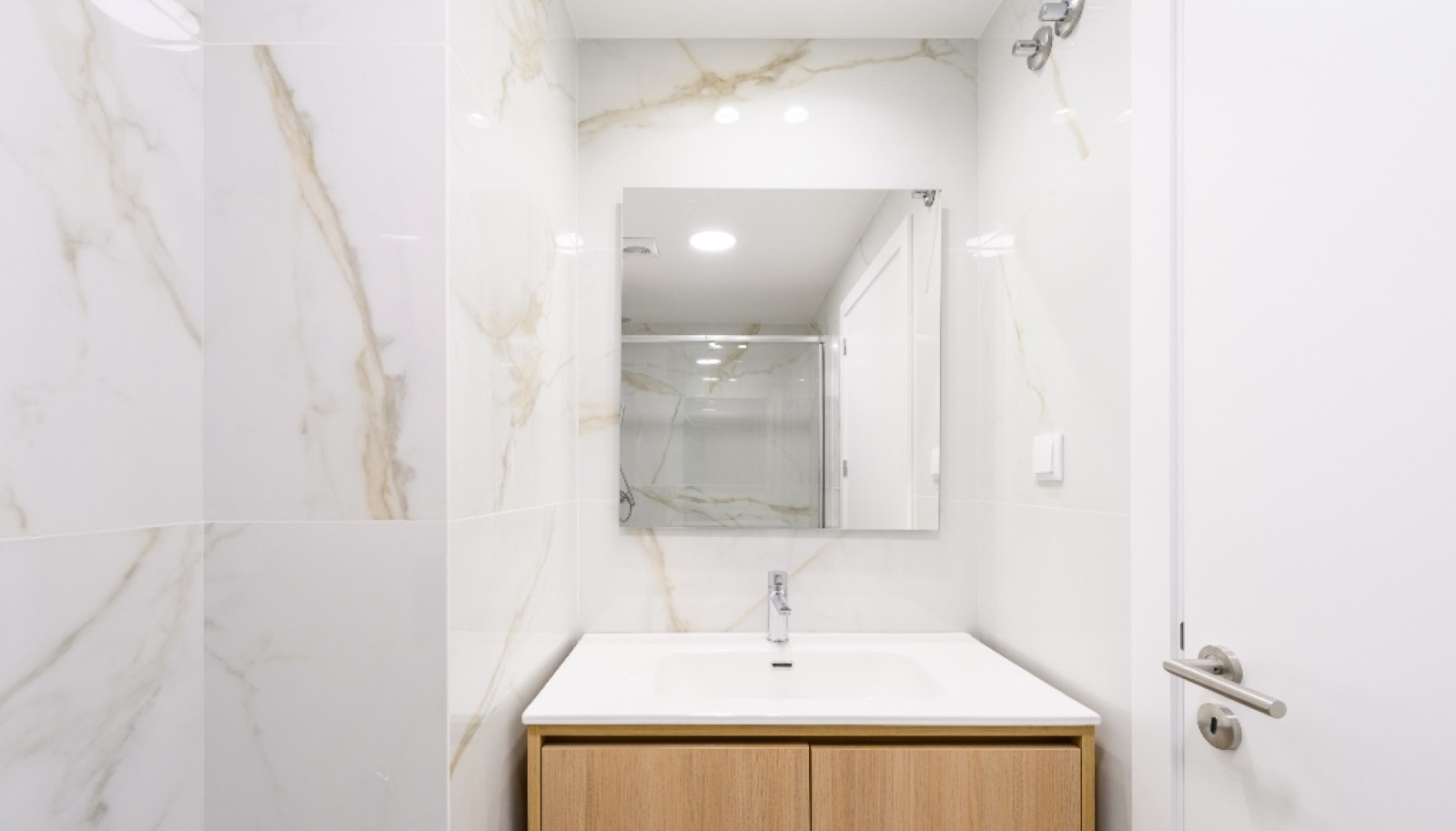 New apartment with balcony, for sale, in Porto, Portugal_307973