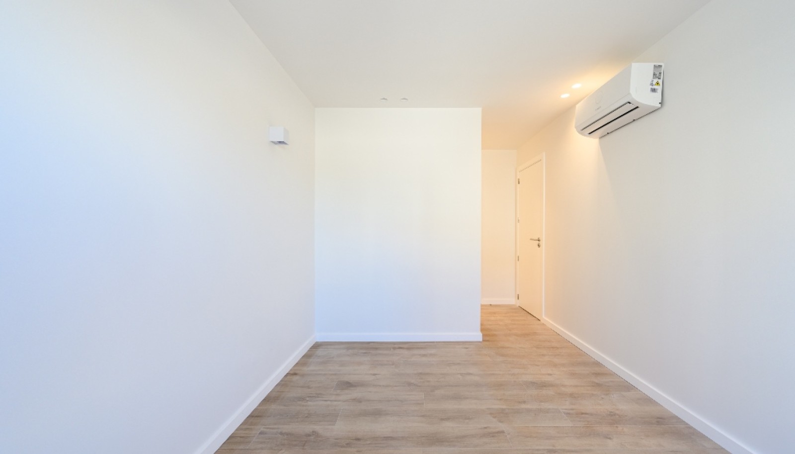 New apartment with balcony, for sale, in Porto, Portugal_307974