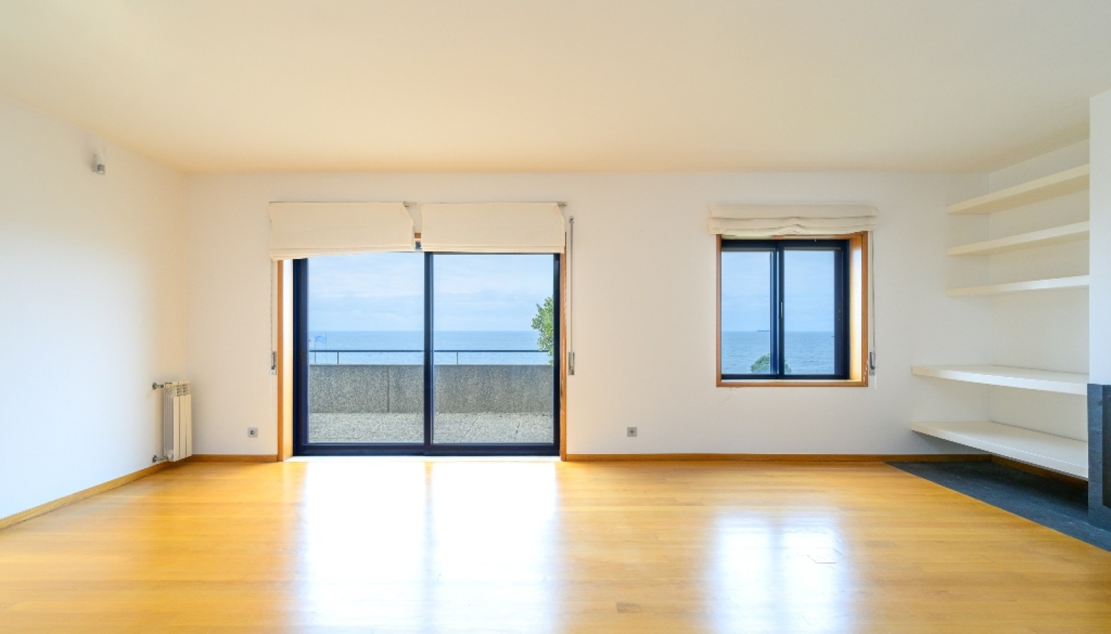 Three bedroom apartment with sea views, to rent in Canidelo, Portugal_310738