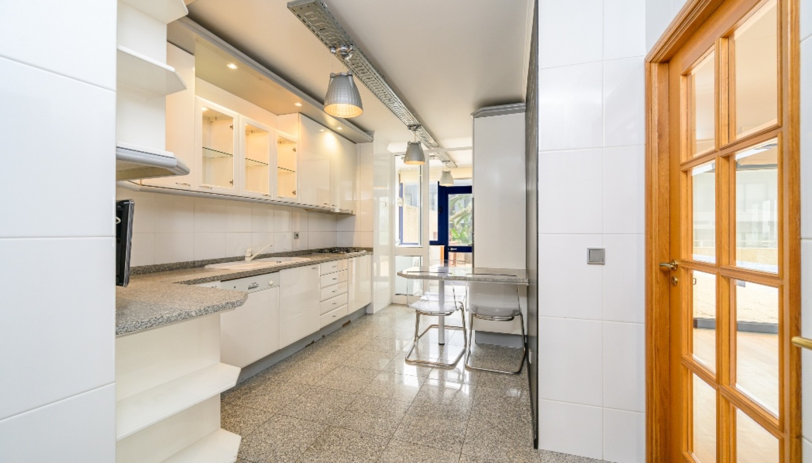 Three bedroom apartment with sea views, to rent in Canidelo, Portugal_310741