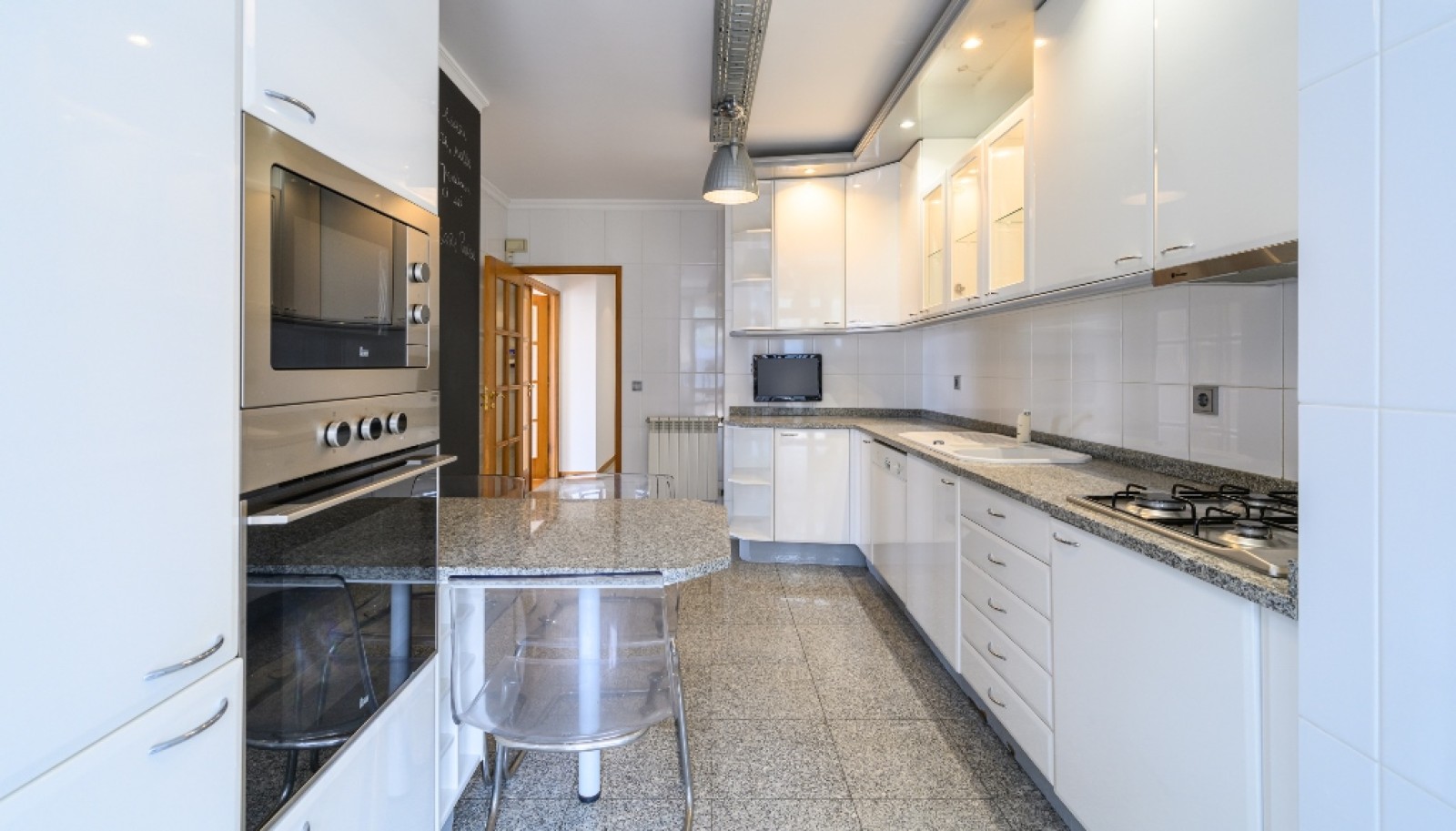 Three bedroom apartment with sea views, to rent in Canidelo, Portugal_310742