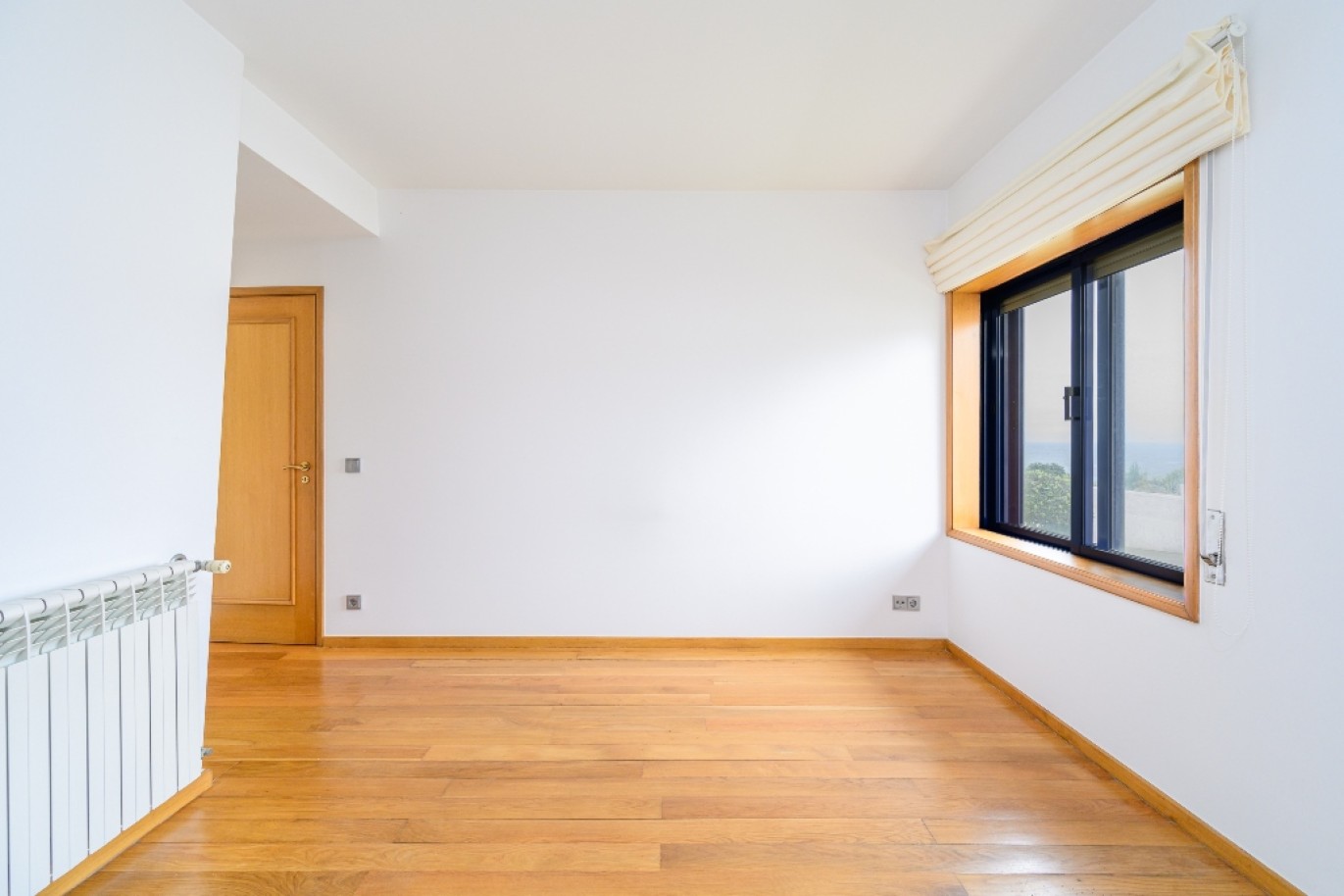 Three bedroom apartment with sea views, to rent in Canidelo, Portugal_310752