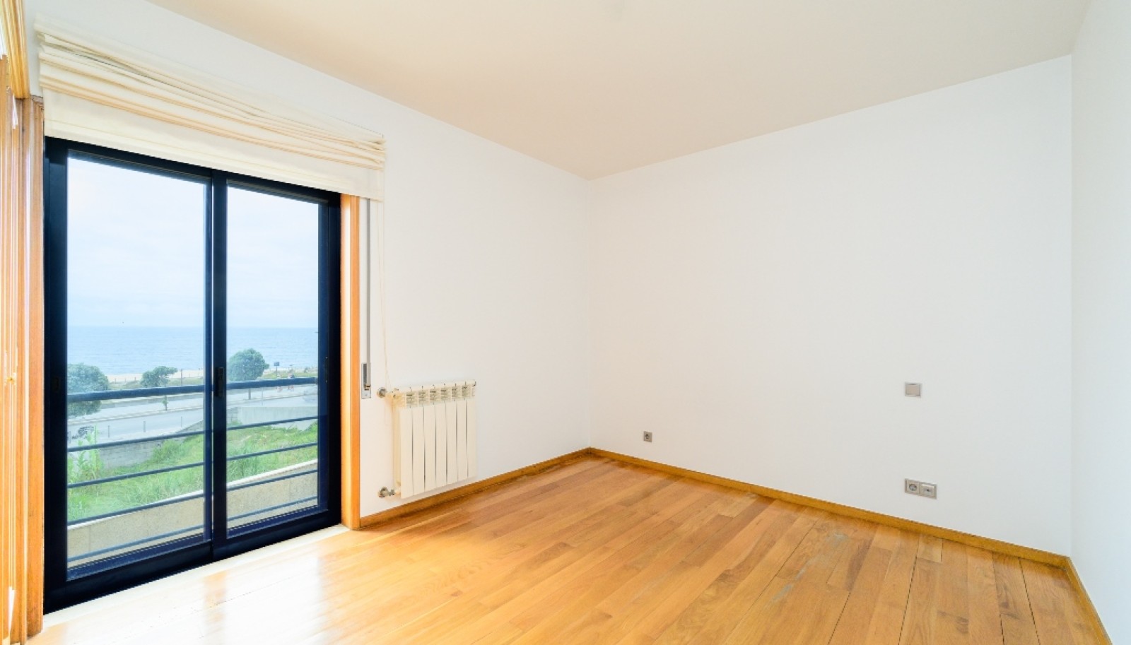 Three bedroom apartment with sea views, to rent in Canidelo, Portugal_310753