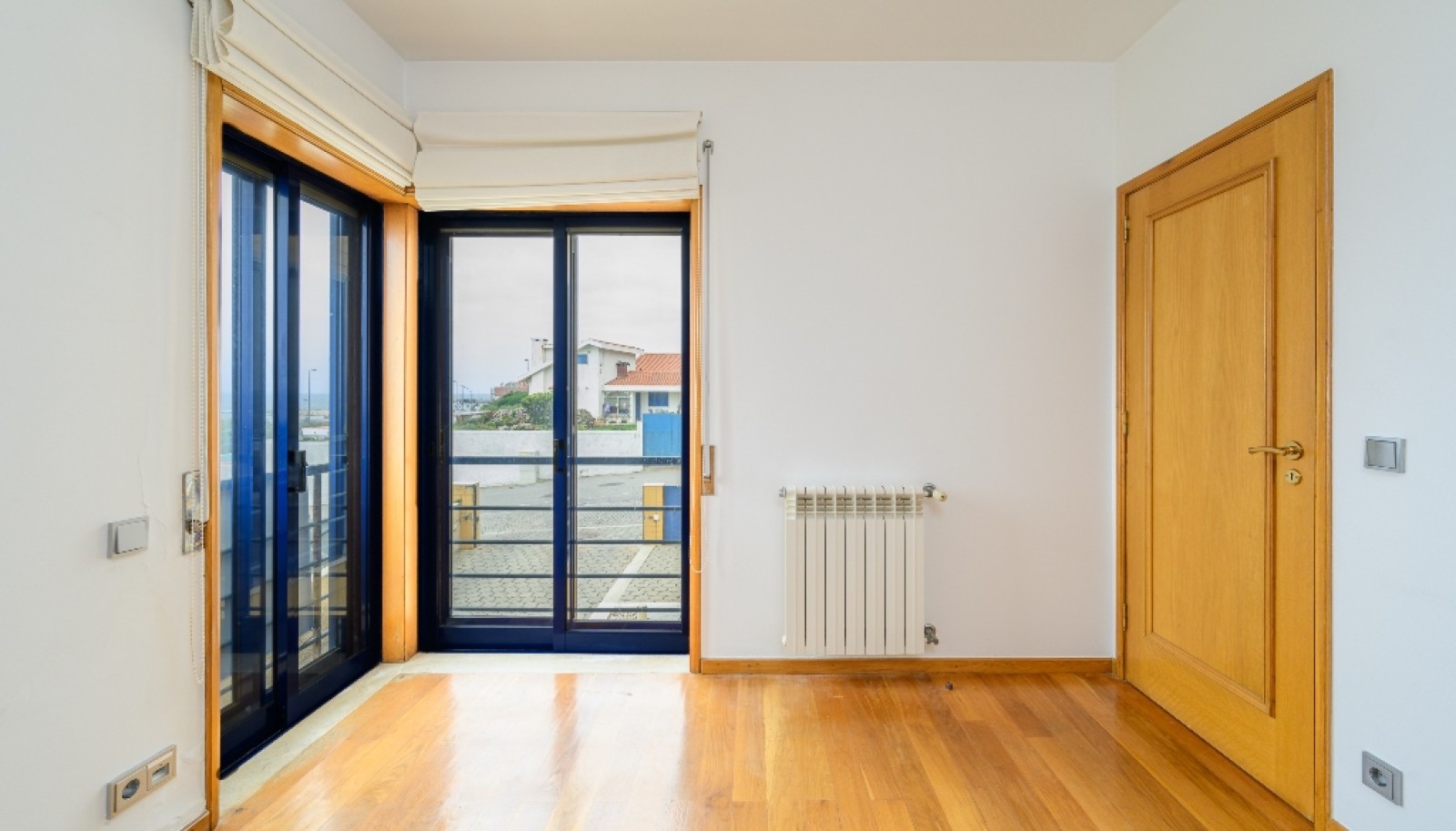 Three bedroom apartment with sea views, to rent in Canidelo, Portugal_310755