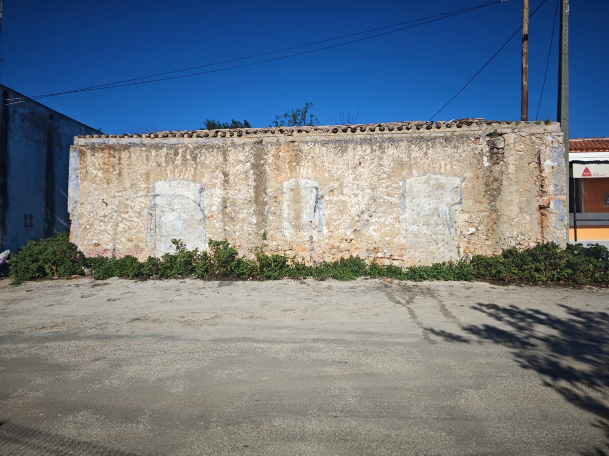 Terreno urbano com ruína, para venda em Alcantarilha, Algarve_313100