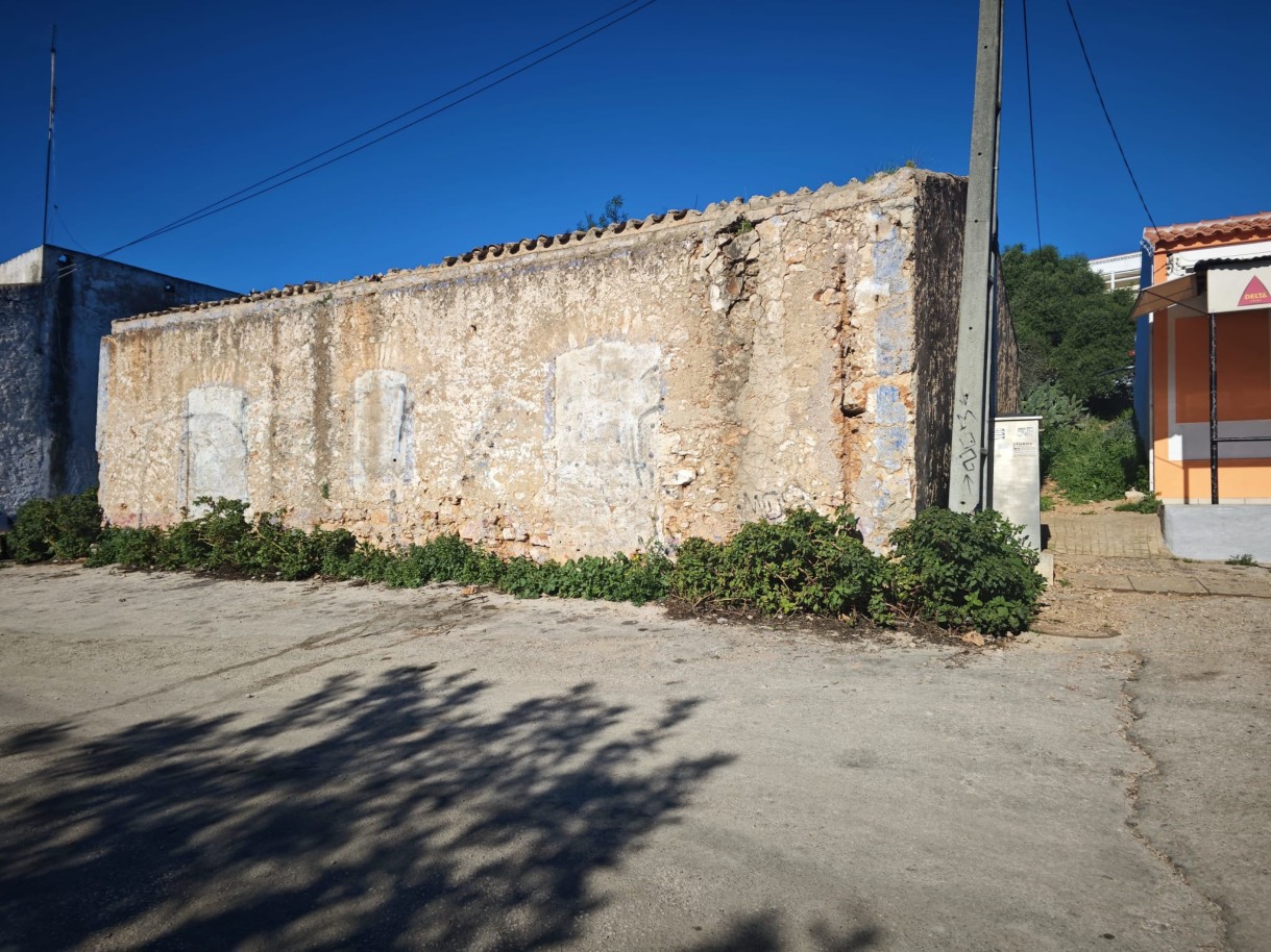 Terreno urbano com ruína, para venda em Alcantarilha, Algarve_313105