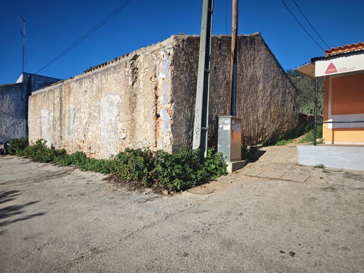 Terreno urbano com ruína, para venda em Alcantarilha, Algarve_313108