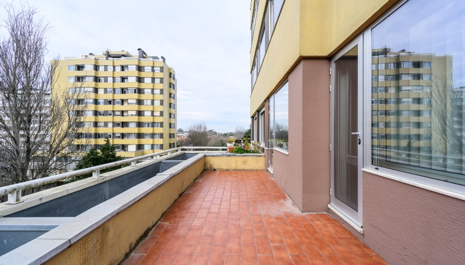 Piso totalmente reformado de 3 dormitorios en alquiler en Oporto Portugal_313759