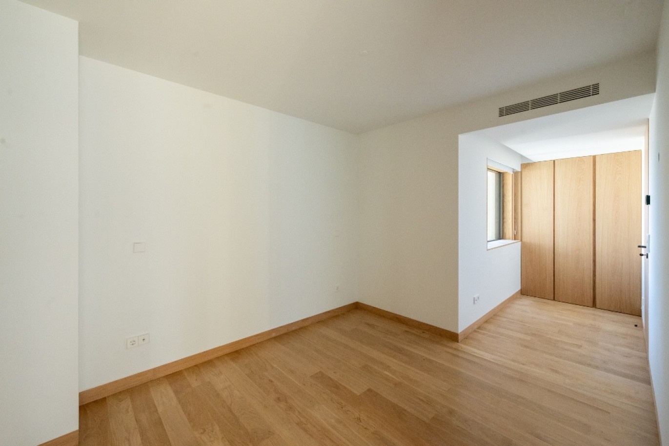 Piso dúplex de 3 dormitorios con balcón, en venta, Oporto, Portugal_314095