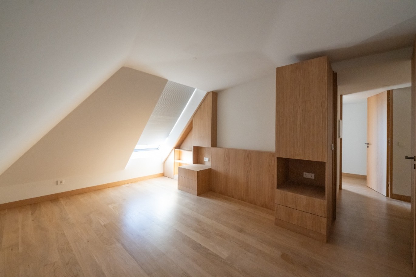 Piso dúplex de 3 dormitorios con balcón, en venta, Oporto, Portugal_314096