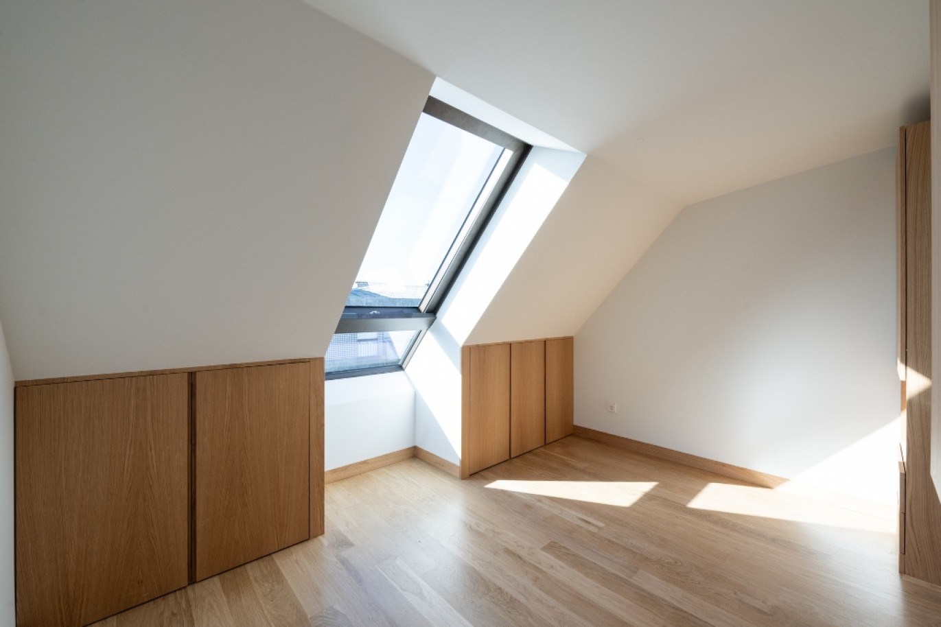 Piso dúplex de 3 dormitorios con balcón, en venta, Oporto, Portugal_314098