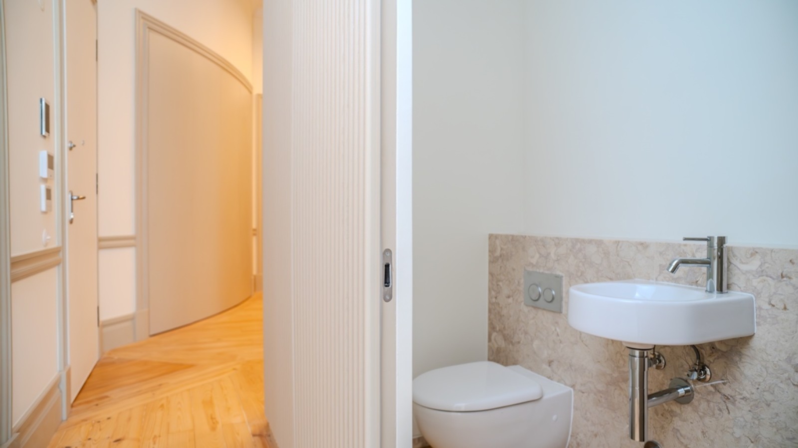 Two-bedroom apartment for sale in downtown Porto, Portugal_314120