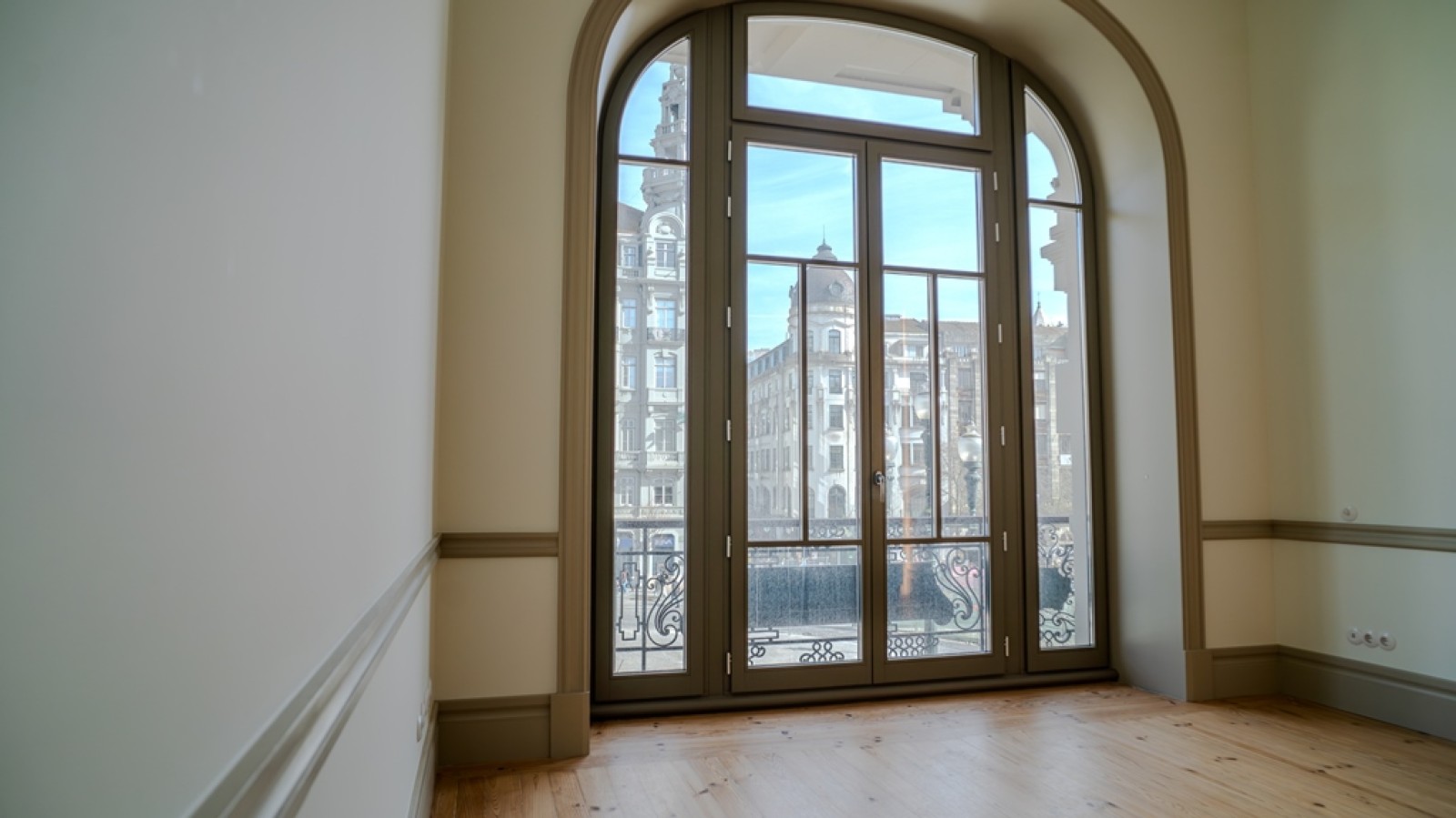 Two-bedroom apartment for sale in downtown Porto, Portugal_314128