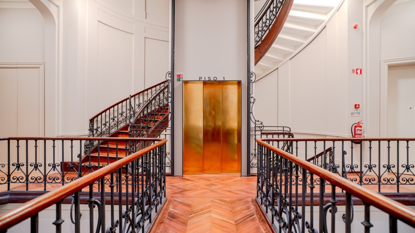 Two-bedroom apartment for sale in downtown Porto, Portugal_314144