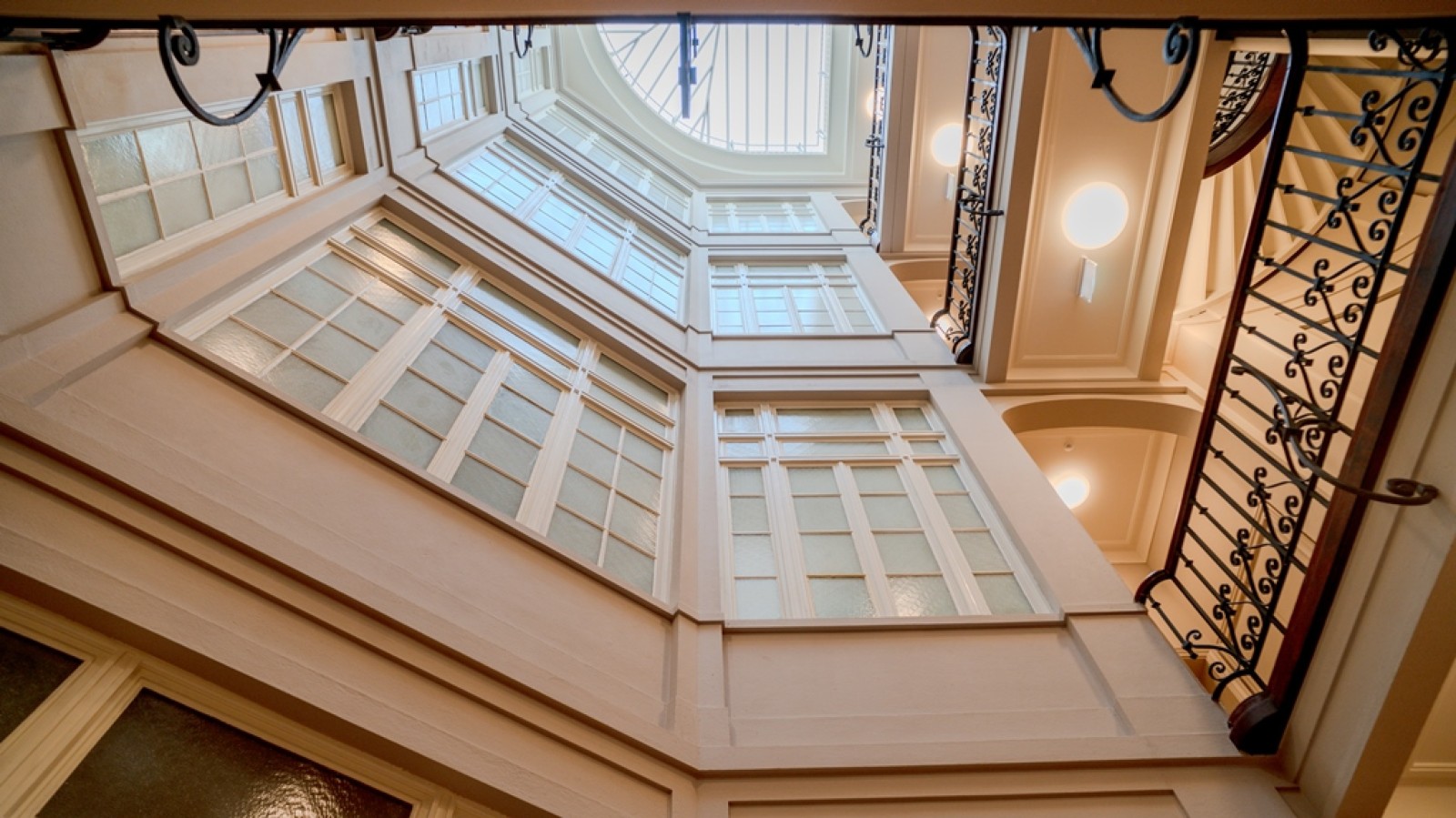 Two-bedroom apartment for sale in downtown Porto, Portugal_314145