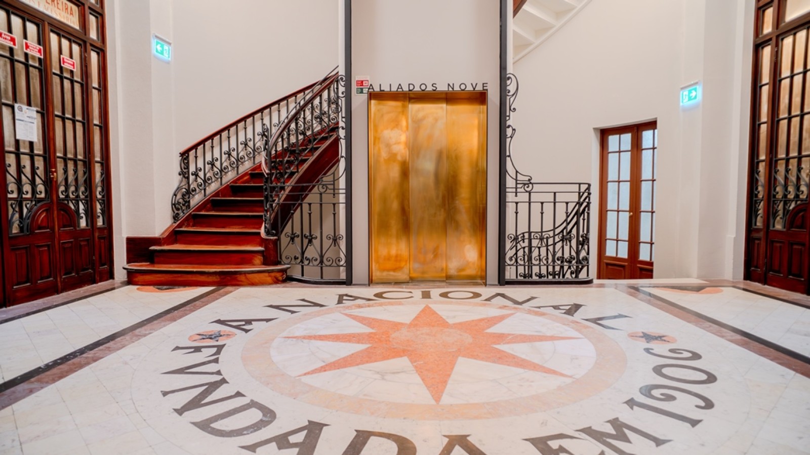 Two-bedroom apartment for sale in downtown Porto, Portugal_314148