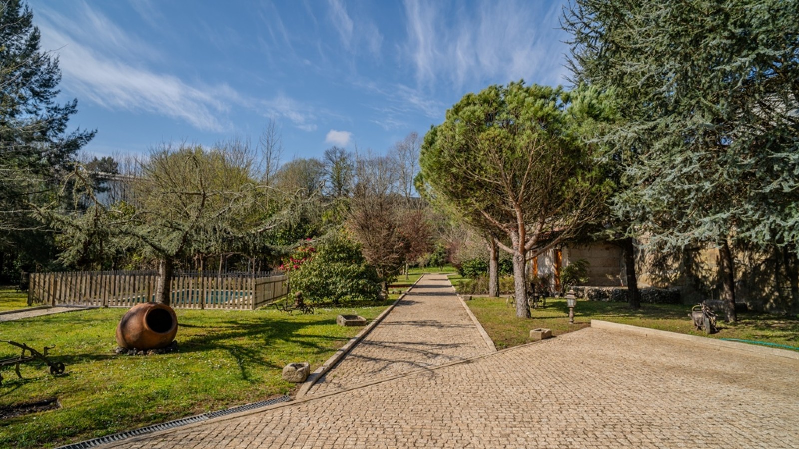 Moradia térrea V3 com piscina e jardim à venda em Lousada_317792