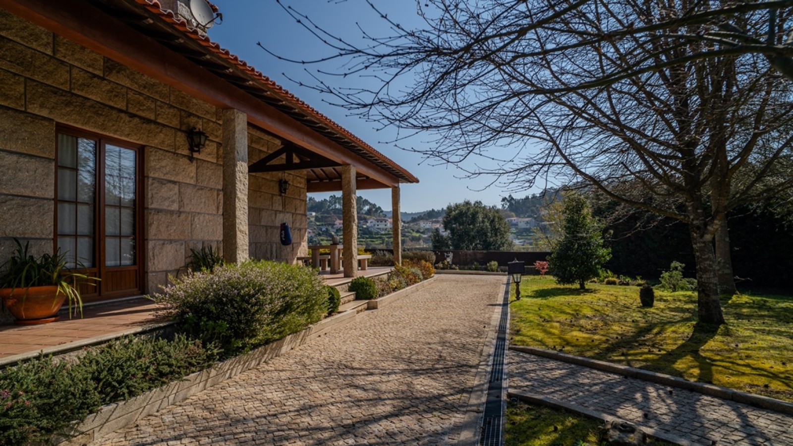 Moradia térrea V3 com piscina e jardim à venda em Lousada_317794