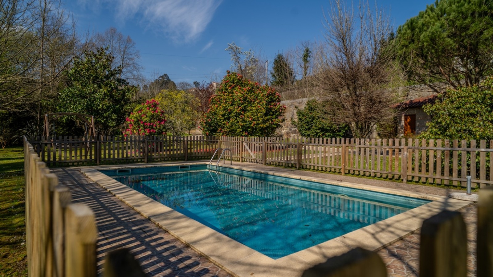 Moradia térrea V3 com piscina e jardim à venda em Lousada_317796