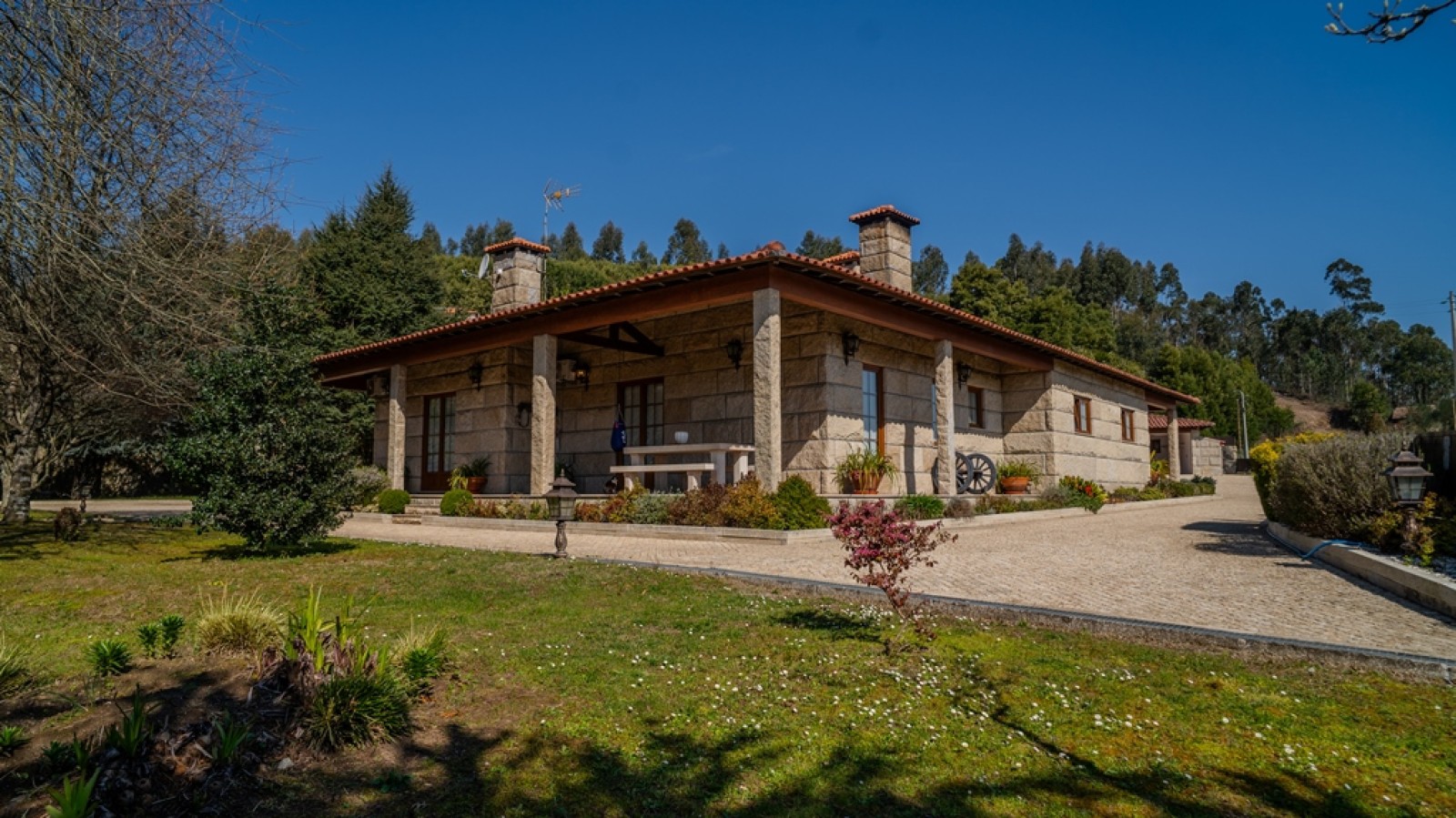 Moradia térrea V3 com piscina e jardim à venda em Lousada_317799