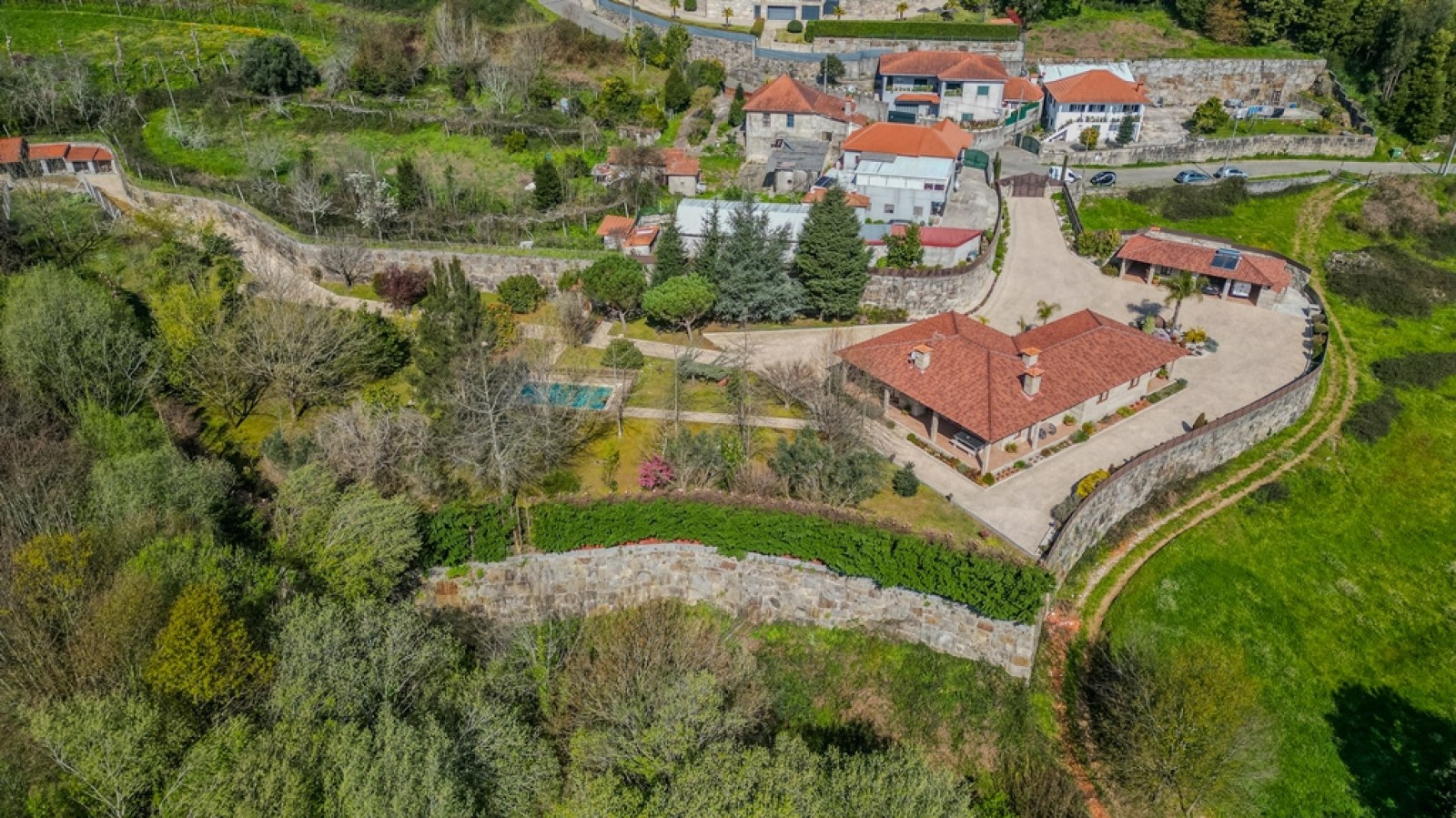 Moradia térrea V3 com piscina e jardim à venda em Lousada_317807