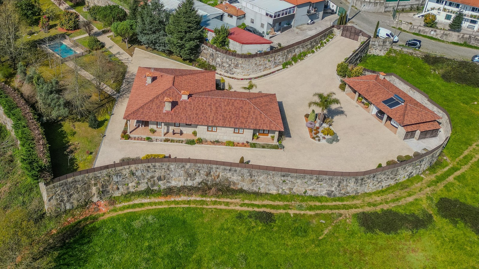 Moradia térrea V3 com piscina e jardim à venda em Lousada_317869