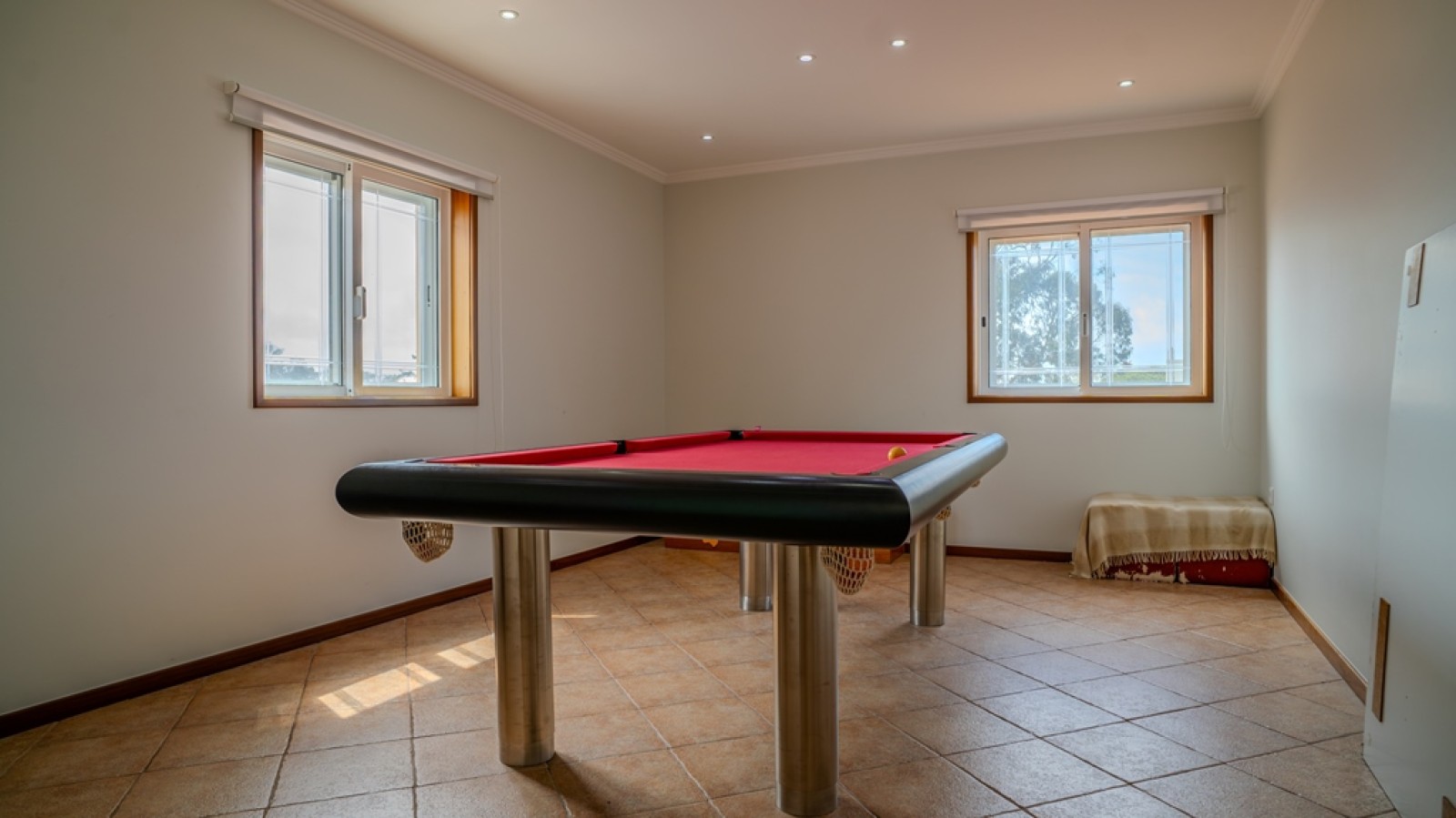 Vier Schlafzimmer Villa mit Pool zu verkaufen in Esmoriz, Portugal_321953
