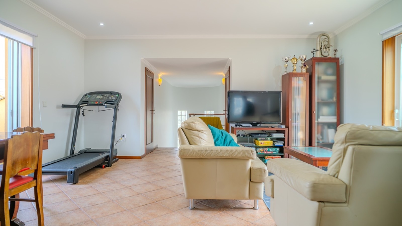 Vier Schlafzimmer Villa mit Pool zu verkaufen in Esmoriz, Portugal_321958