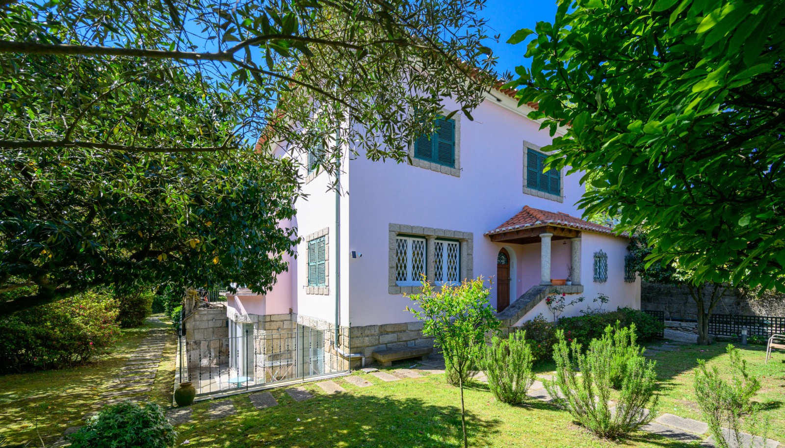 Six-bedroom villa with garden for sale in Campo Alegre, Porto, Portugal_322159
