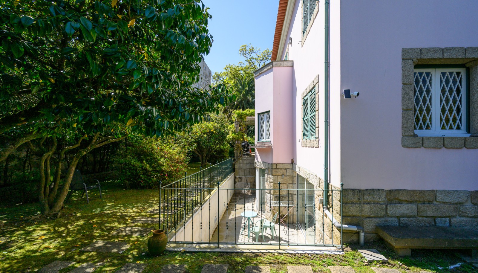 Six-bedroom villa with garden for sale in Campo Alegre, Porto, Portugal_322160