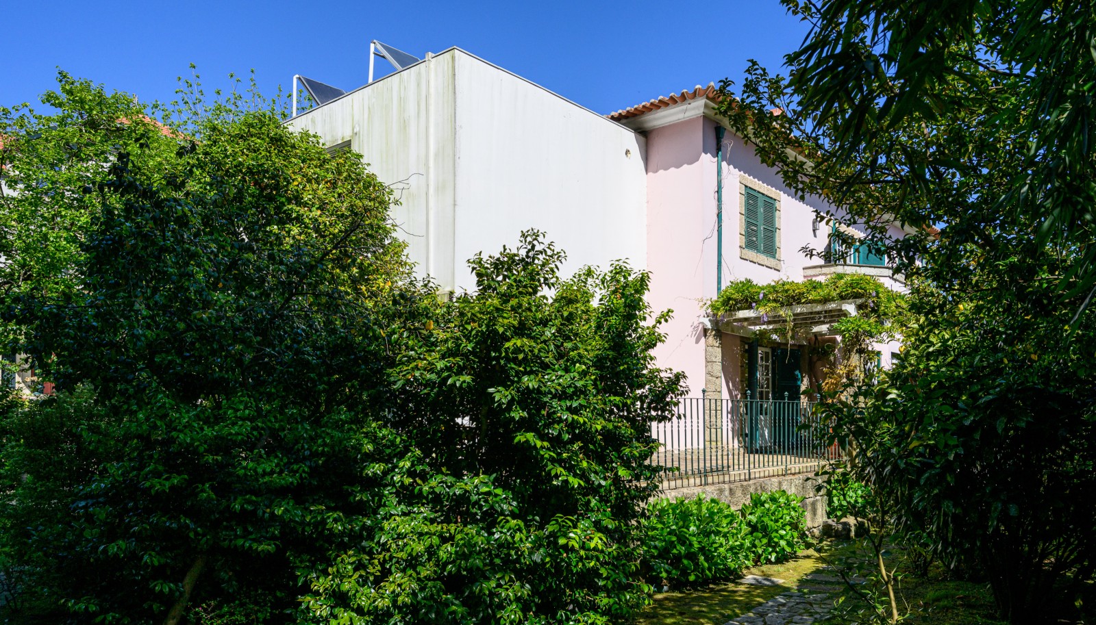Six-bedroom villa with garden for sale in Campo Alegre, Porto, Portugal_322170