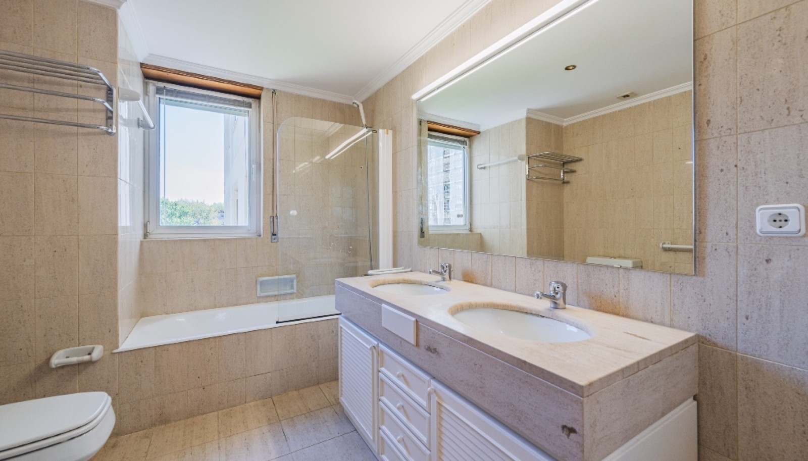 Four+one bedroom apartment with sea views for rent in Porto, Portugal_322265
