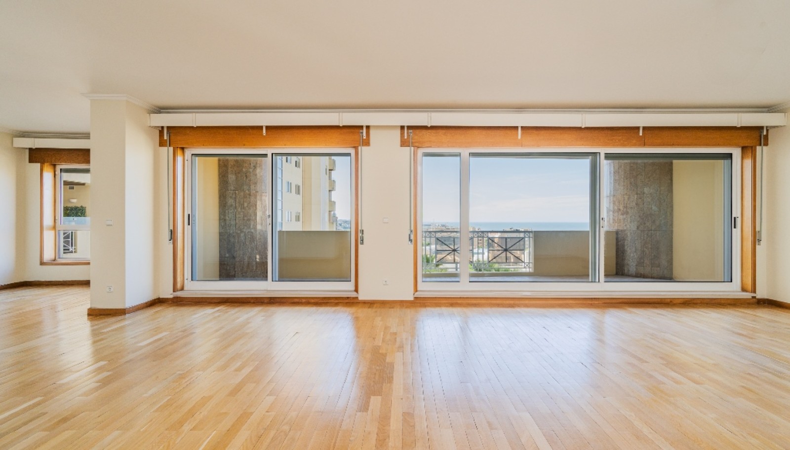 Four+one bedroom apartment with sea views for rent in Porto, Portugal_322289