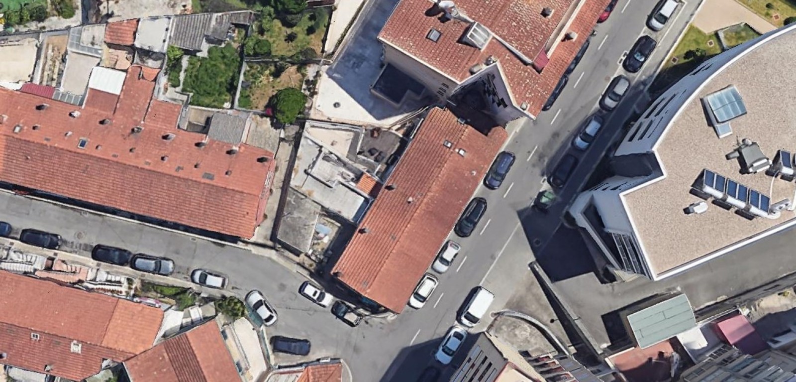 Two-bedroom house with patio and balcony for sale in Gaia, Portugal_322414