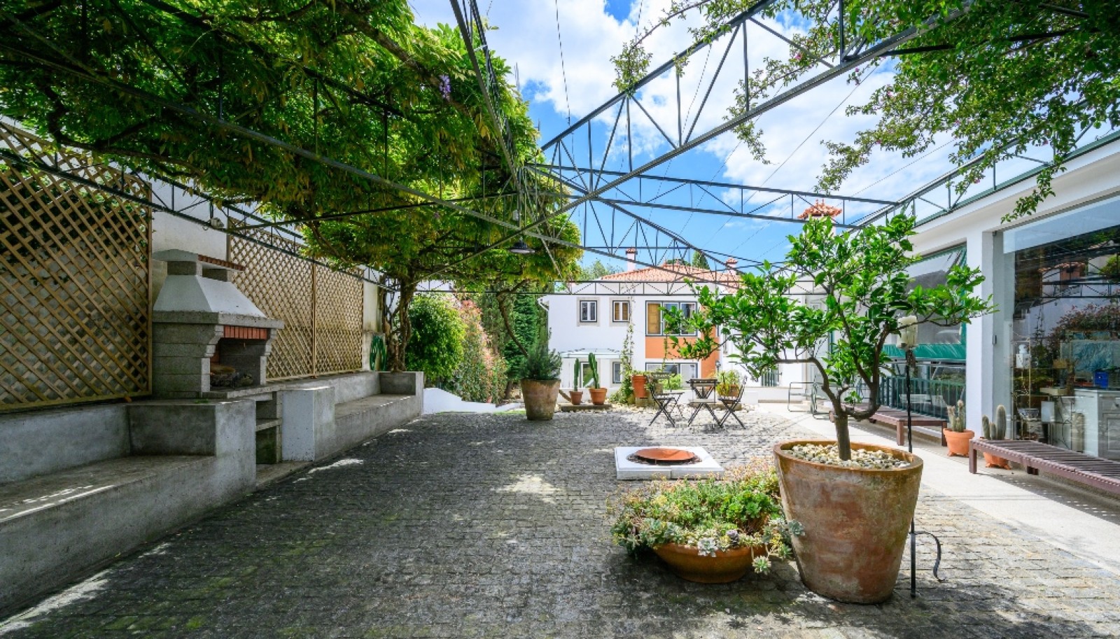 Three bedroom villa with garden for sale in Paços de Brandão, Portugal_323226