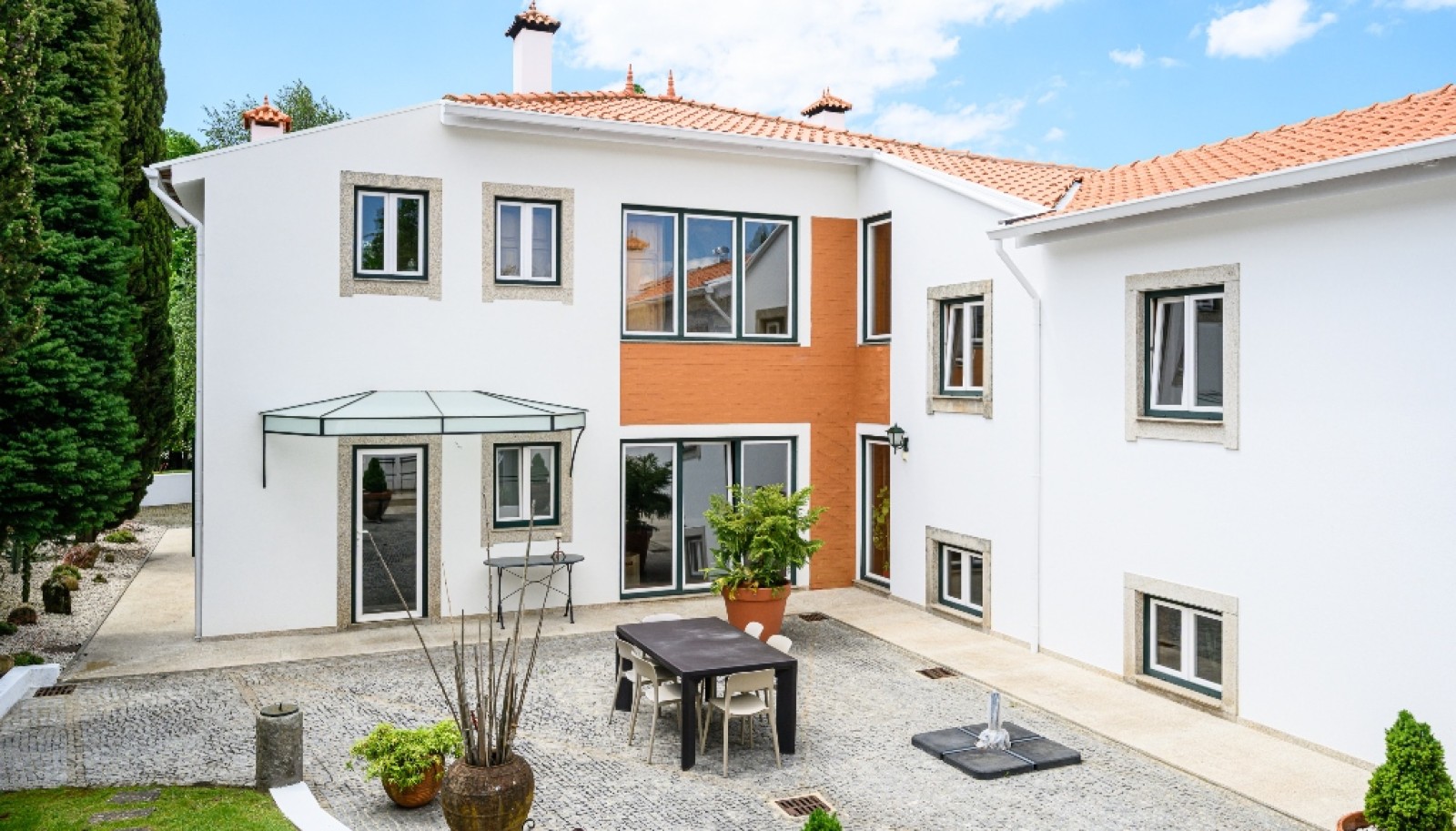Three bedroom villa with garden for sale in Paços de Brandão, Portugal_323227