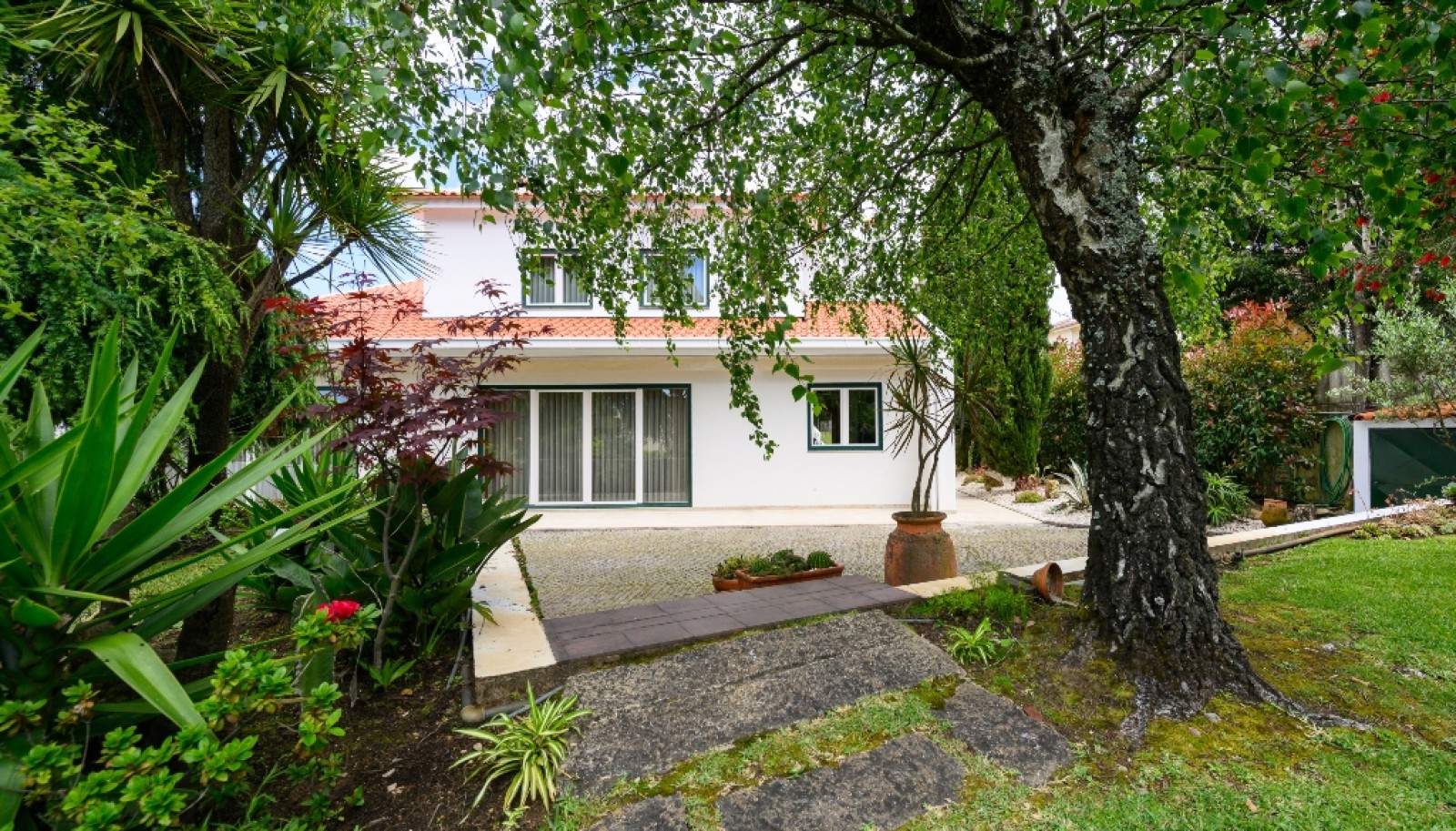 Three bedroom villa with garden for sale in Paços de Brandão, Portugal_323230
