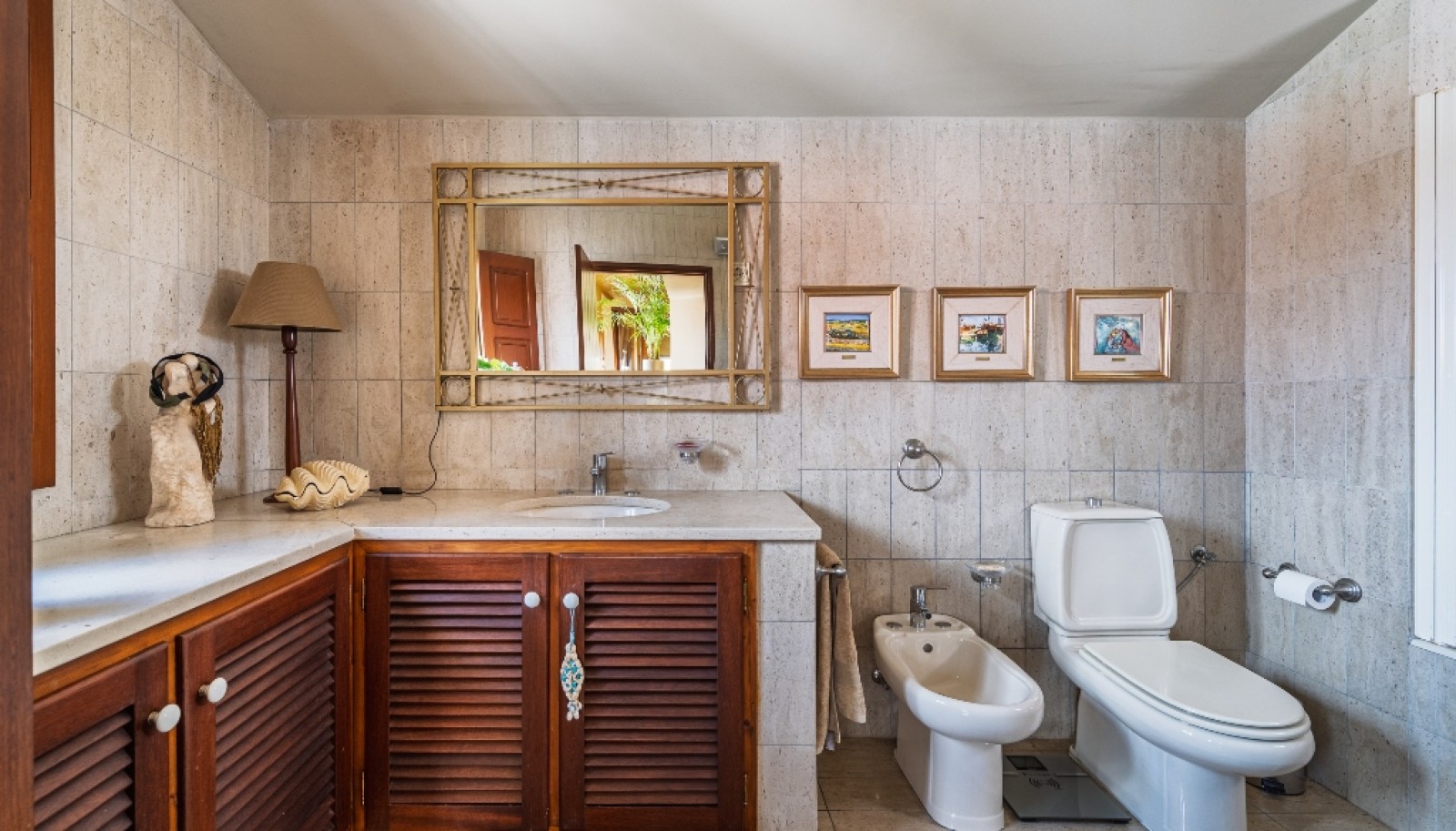 Three bedroom villa with garden for sale in Paços de Brandão, Portugal_323256