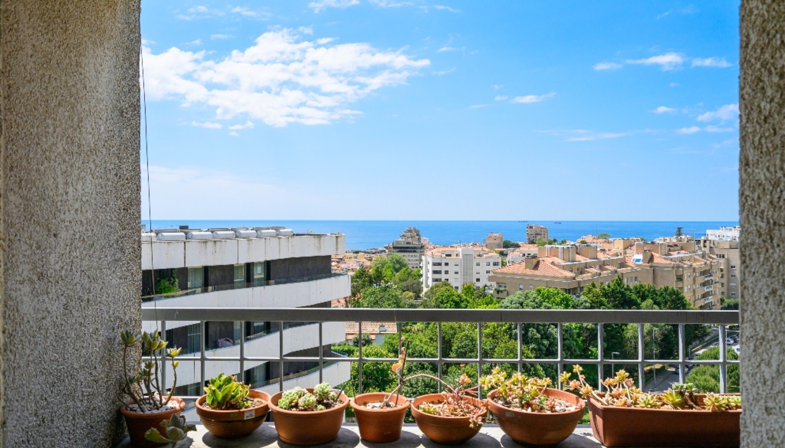 Four+one bedroom apartment with sea views for sale in Porto, Portugal_323412