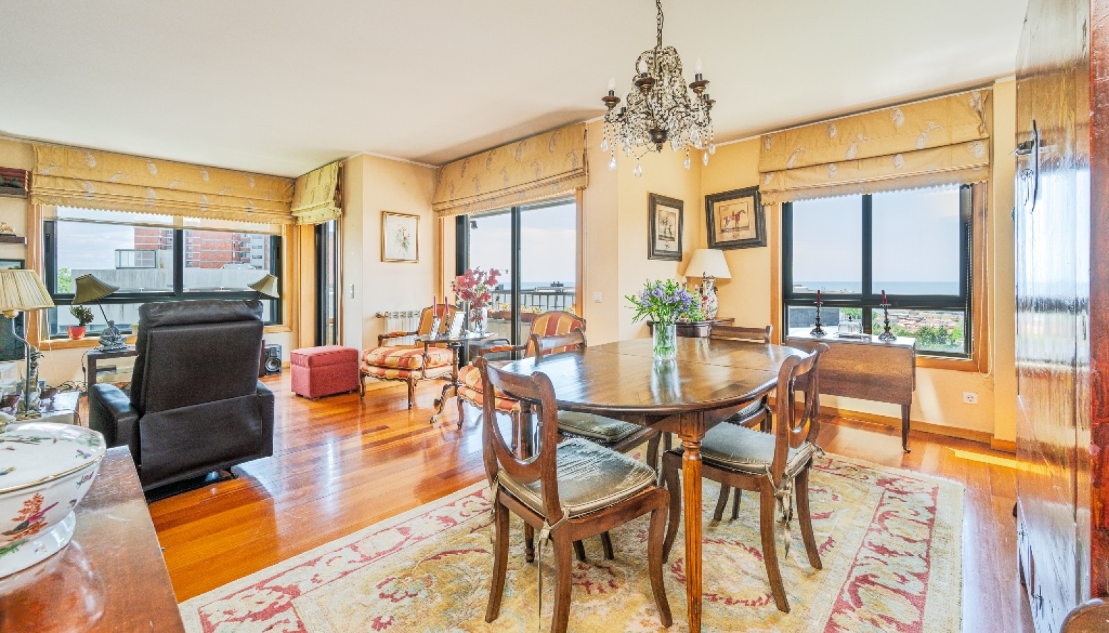 Four+one bedroom apartment with sea views for sale in Porto, Portugal_323416