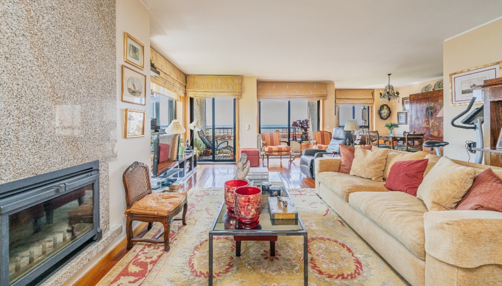 Four+one bedroom apartment with sea views for sale in Porto, Portugal_323419