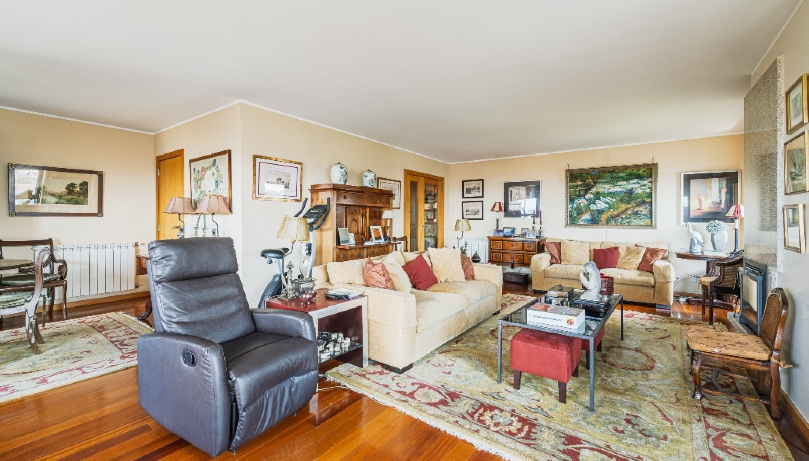 Four+one bedroom apartment with sea views for sale in Porto, Portugal_323420
