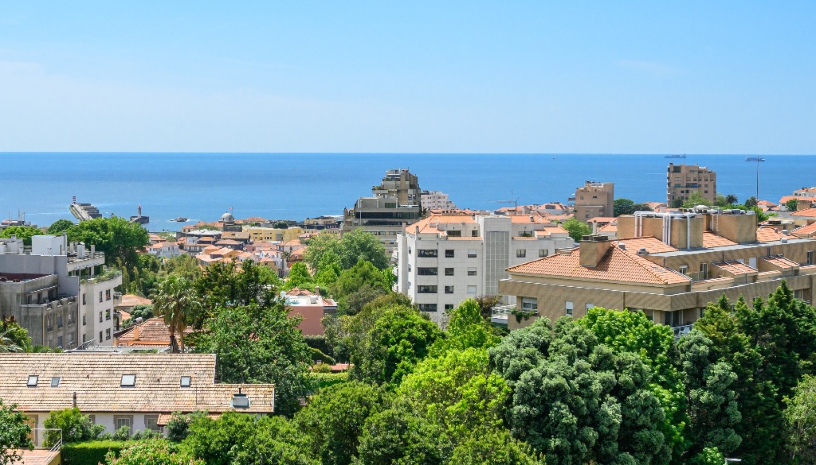 Four+one bedroom apartment with sea views for sale in Porto, Portugal_323428