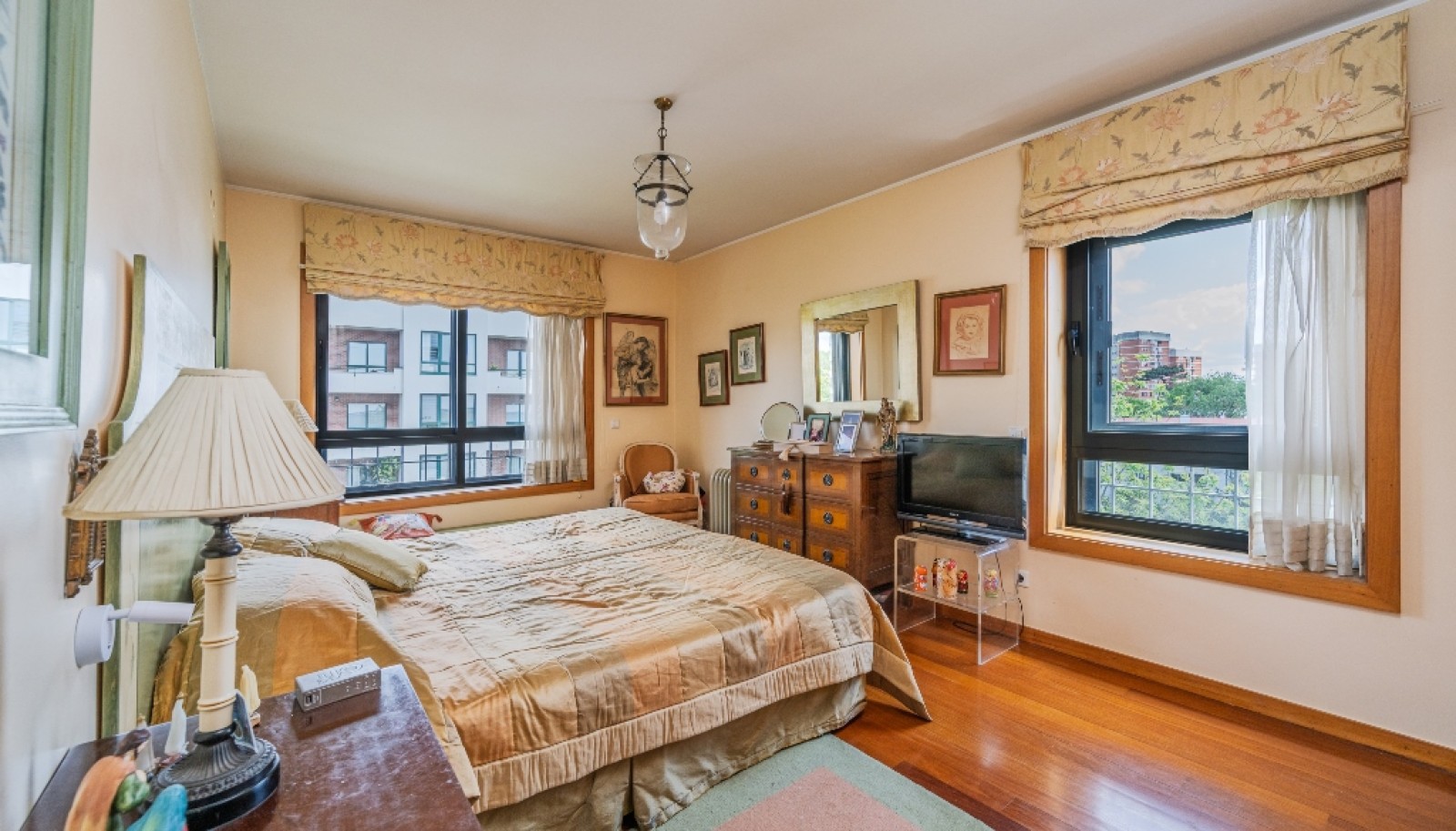 Four+one bedroom apartment with sea views for sale in Porto, Portugal_323432
