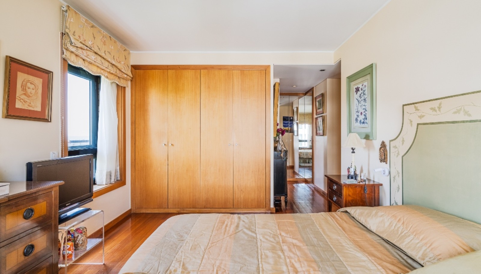 Four+one bedroom apartment with sea views for sale in Porto, Portugal_323433