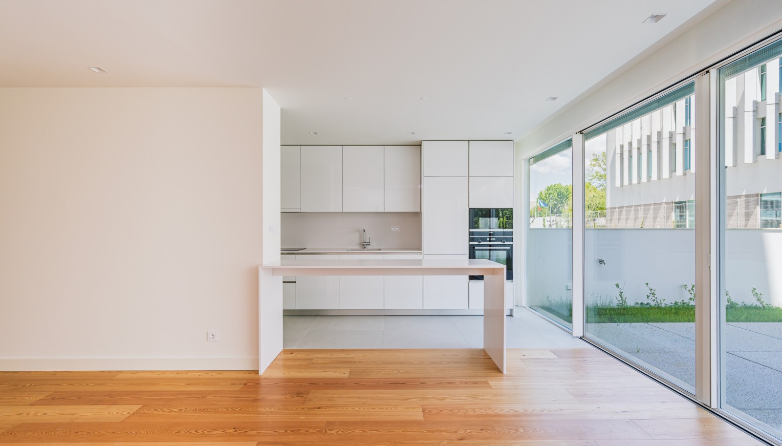 Piso nuevo de 2 dormitorios con jardín en venta en Matosinhos, Portugal_324230