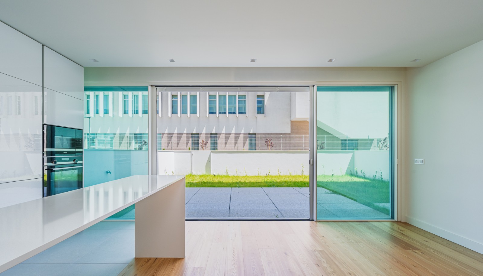Piso nuevo de 2 dormitorios con jardín en venta en Matosinhos, Portugal_324237