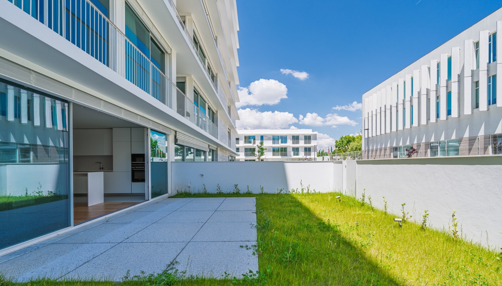 Piso nuevo de 2 dormitorios con jardín en venta en Matosinhos, Portugal_324238